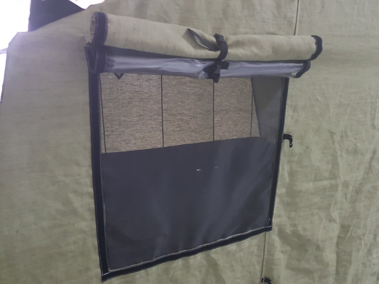 Окно в армейской палатке